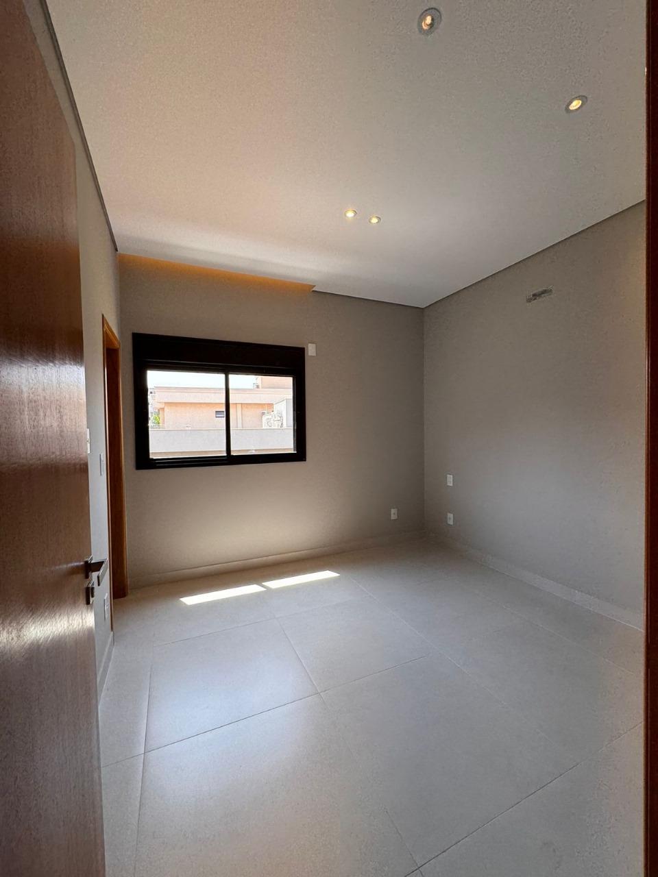 Casa de Condomínio à venda com 4 quartos, 288m² - Foto 2