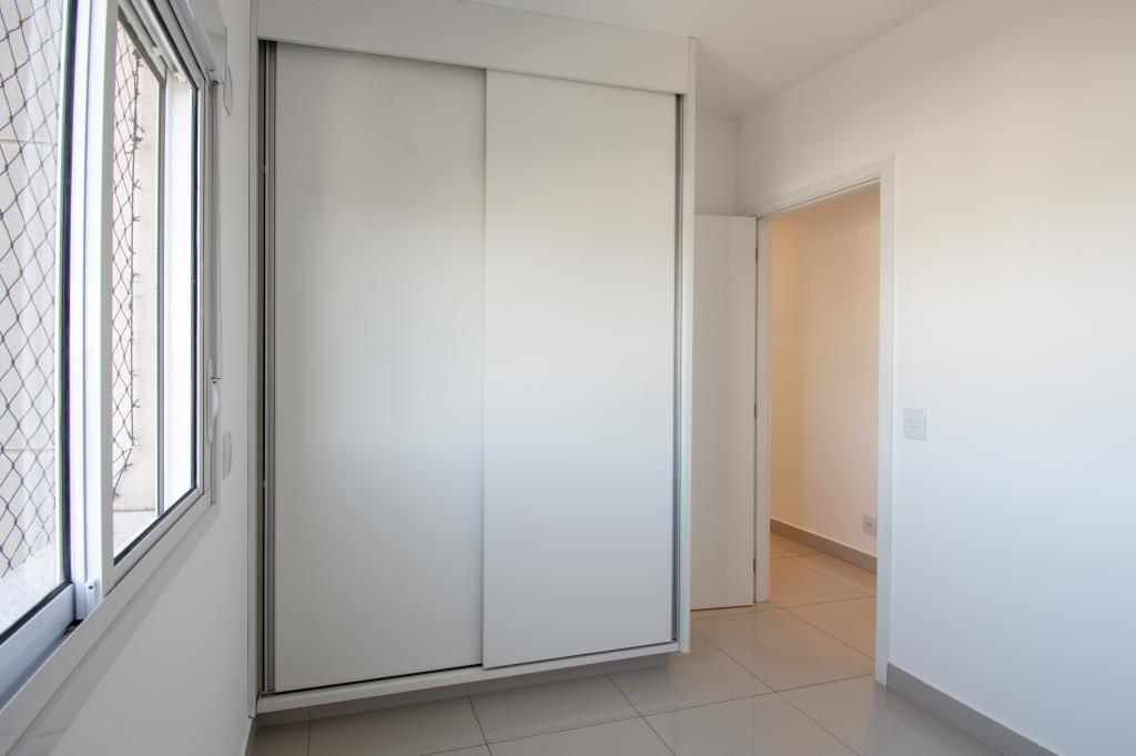 Apartamento para alugar com 3 quartos, 93m² - Foto 11