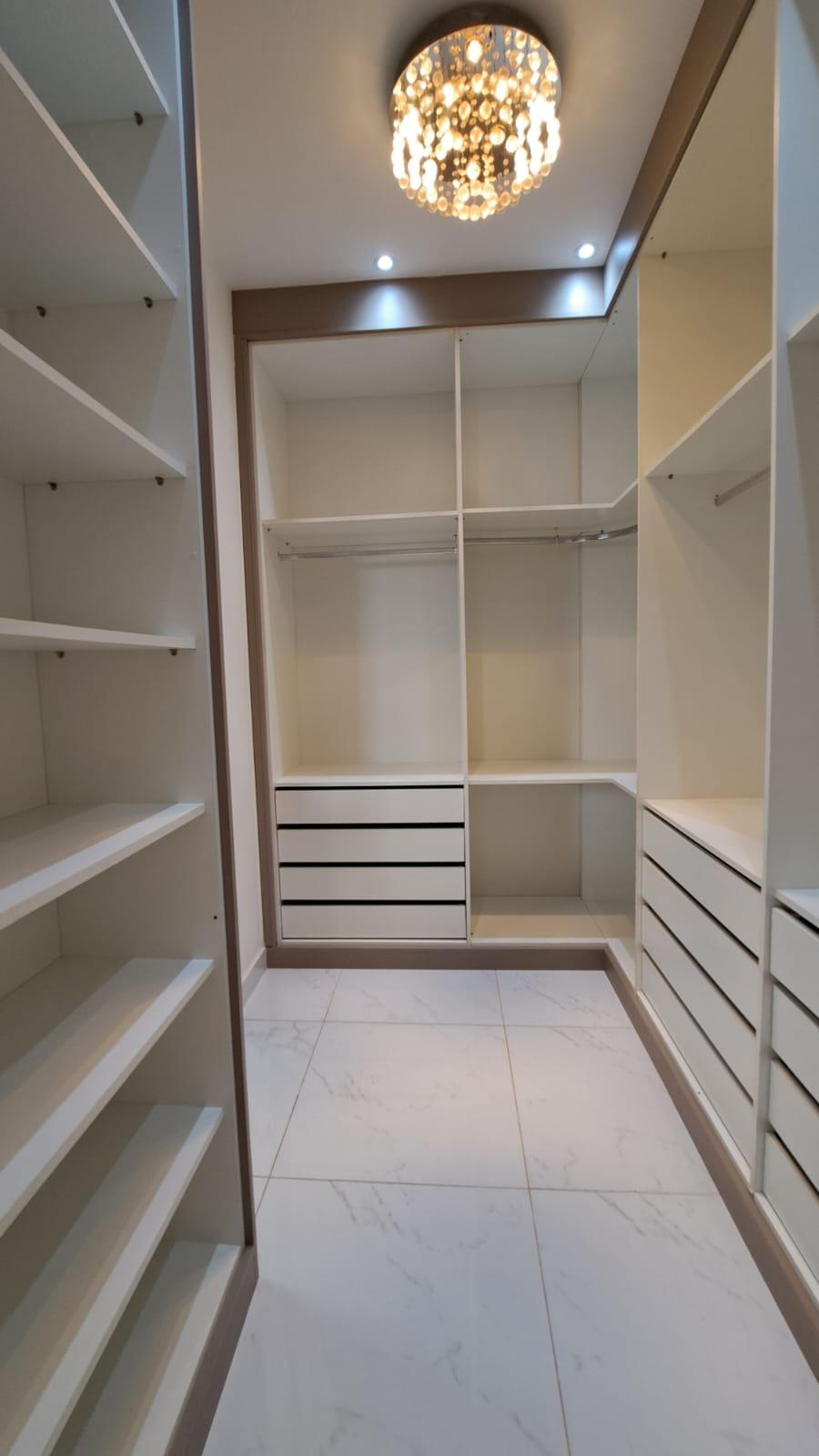 Casa de Condomínio à venda com 4 quartos, 285m² - Foto 13