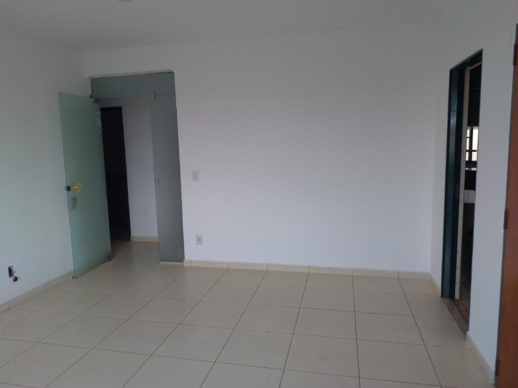 Apartamento à venda com 3 quartos, 76m² - Foto 2