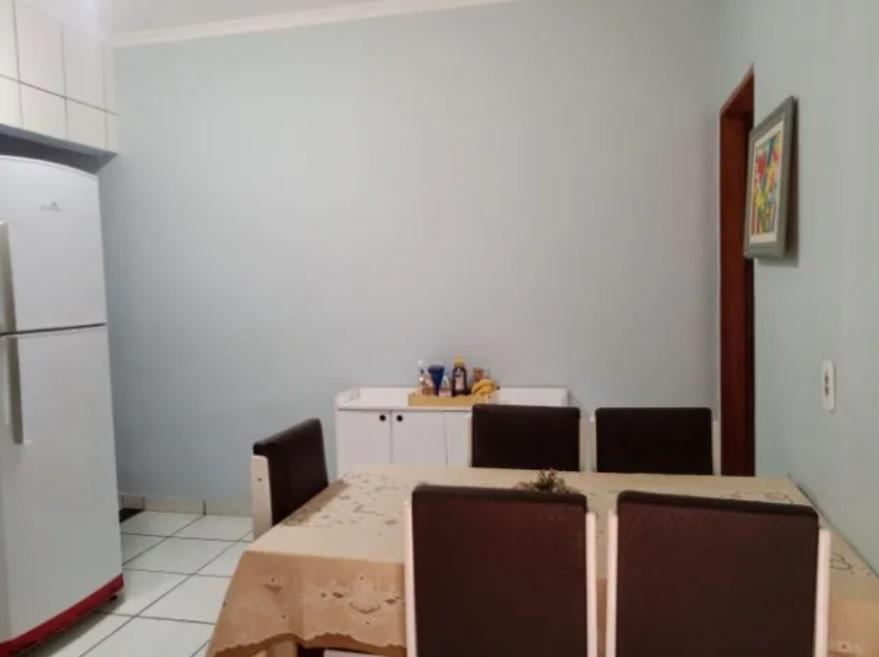 Casa à venda com 2 quartos, 60m² - Foto 2