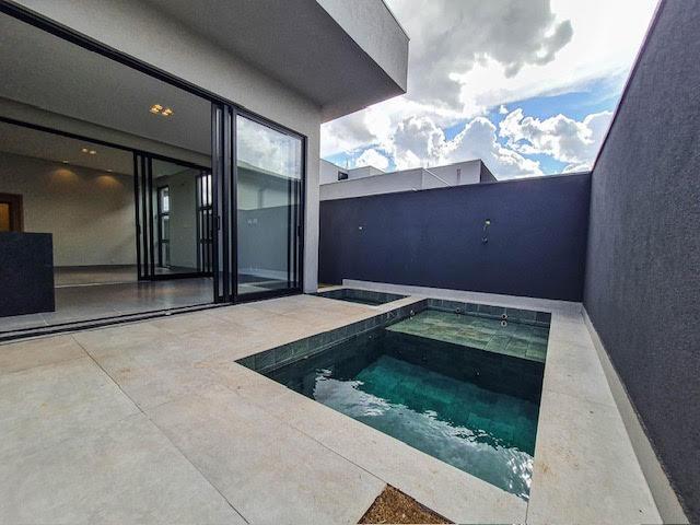 Casa de Condomínio à venda com 3 quartos, 204m² - Foto 2