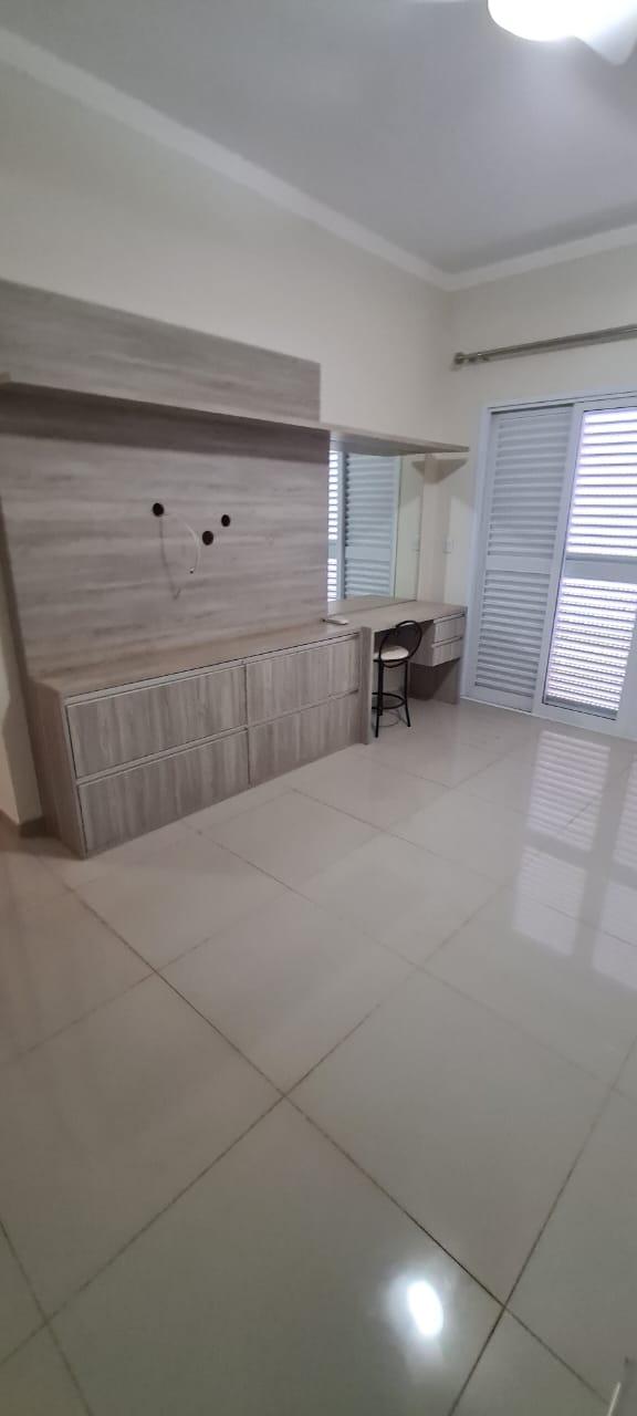 Casa de Condomínio à venda com 4 quartos, 268m² - Foto 2