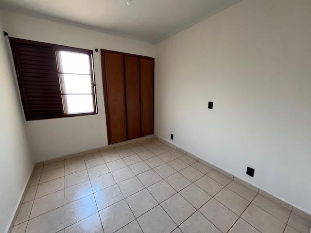 Apartamento à venda com 3 quartos, 87m² - Foto 2