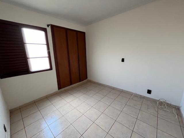 Apartamento à venda com 3 quartos, 87m² - Foto 3