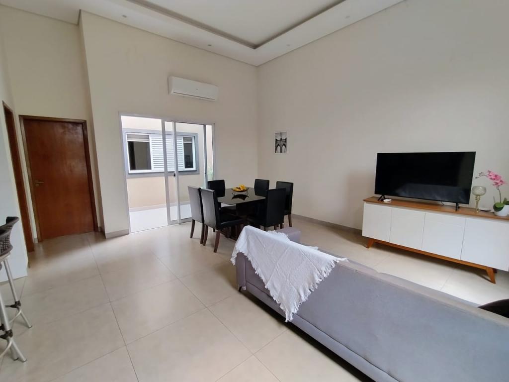 Casa à venda com 3 quartos, 146m² - Foto 1