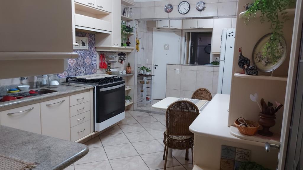 Apartamento à venda com 3 quartos, 133m² - Foto 2