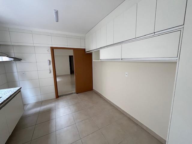 Apartamento à venda com 2 quartos, 75m² - Foto 2