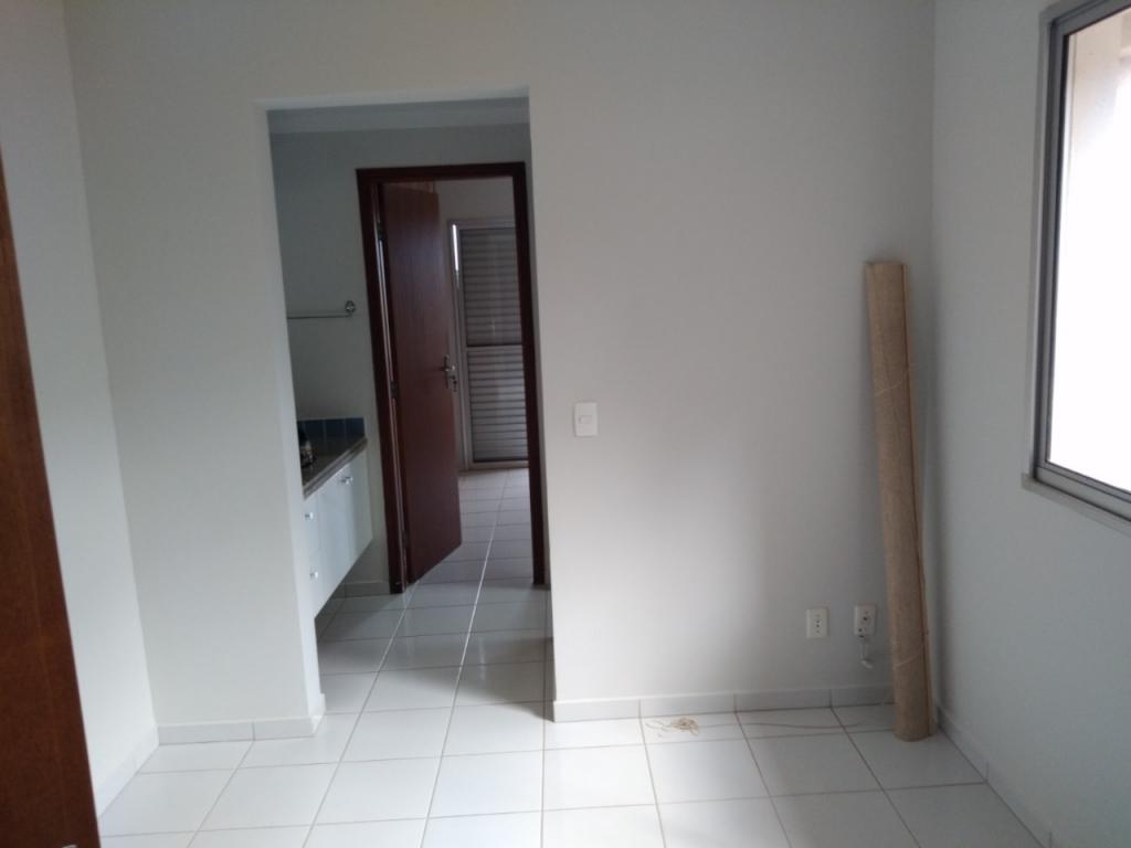 Apartamento à venda com 1 quarto, 42m² - Foto 2