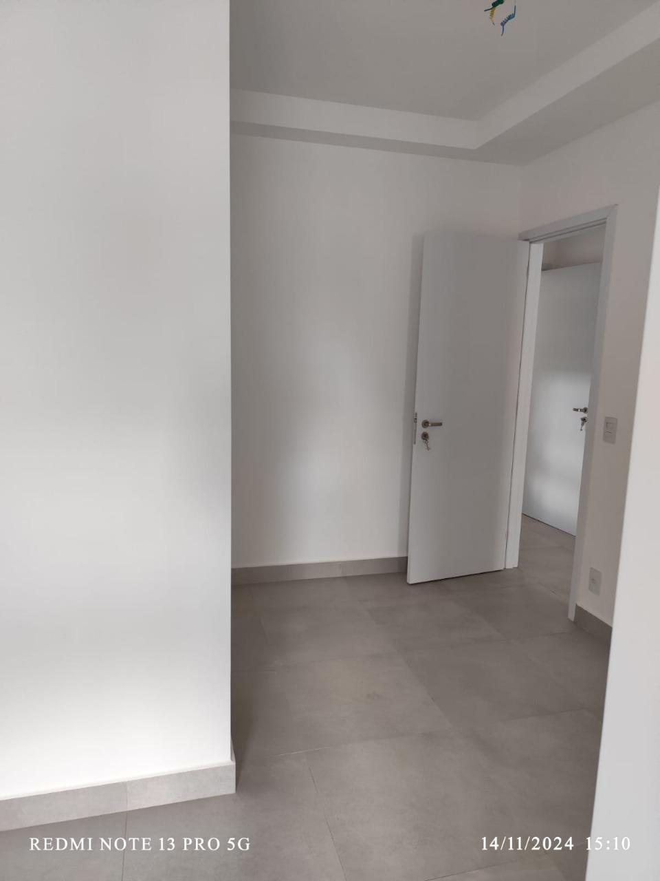 Apartamento à venda com 3 quartos, 132m² - Foto 2