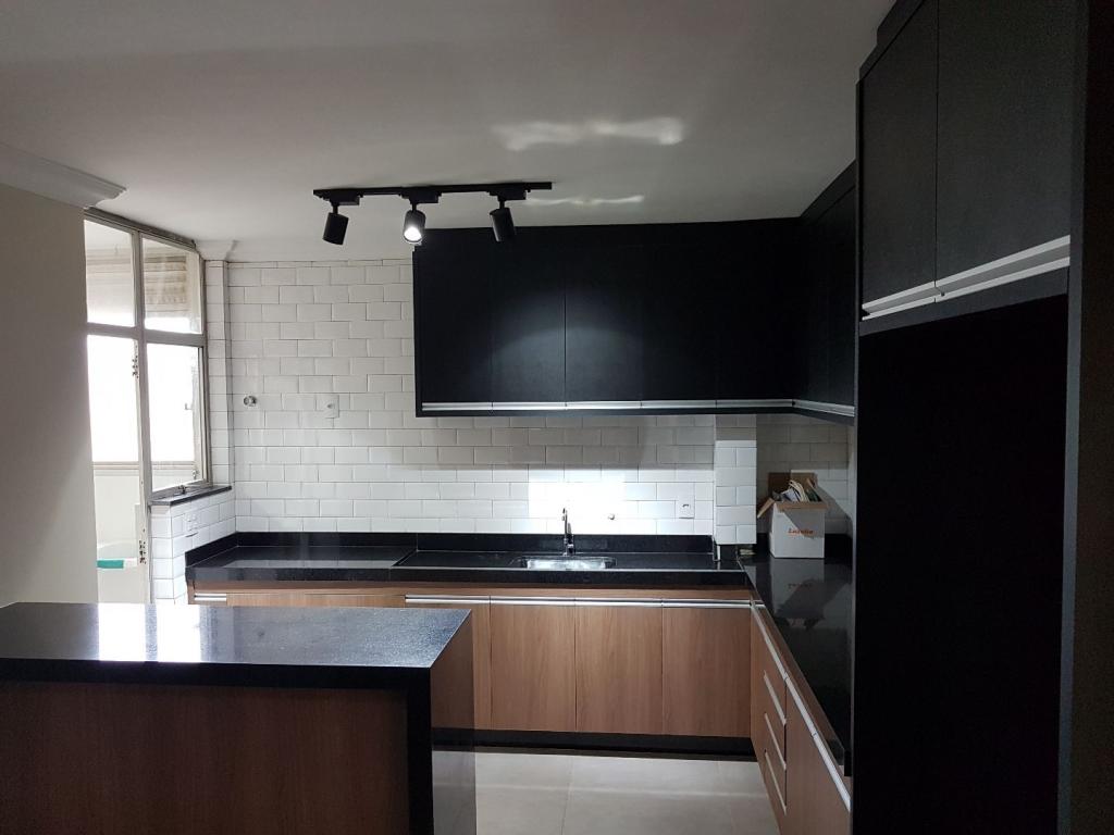 Apartamento à venda com 3 quartos, 216m² - Foto 3