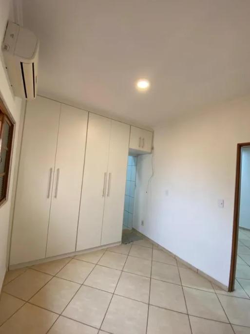 Casa à venda com 2 quartos, 90m² - Foto 2