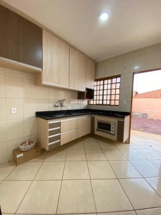 Casa à venda com 2 quartos, 90m² - Foto 3