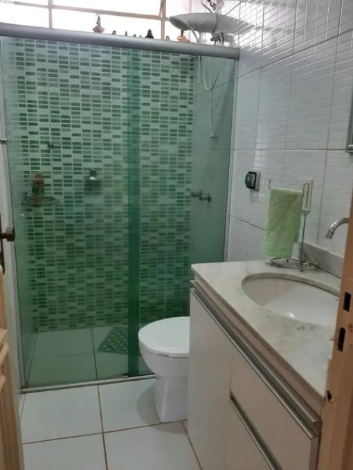 Casa à venda com 4 quartos, 200m² - Foto 2