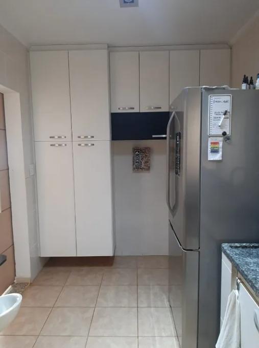 Casa à venda com 4 quartos, 200m² - Foto 4