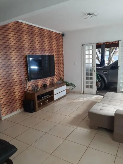 Casa à venda com 4 quartos, 200m² - Foto 1