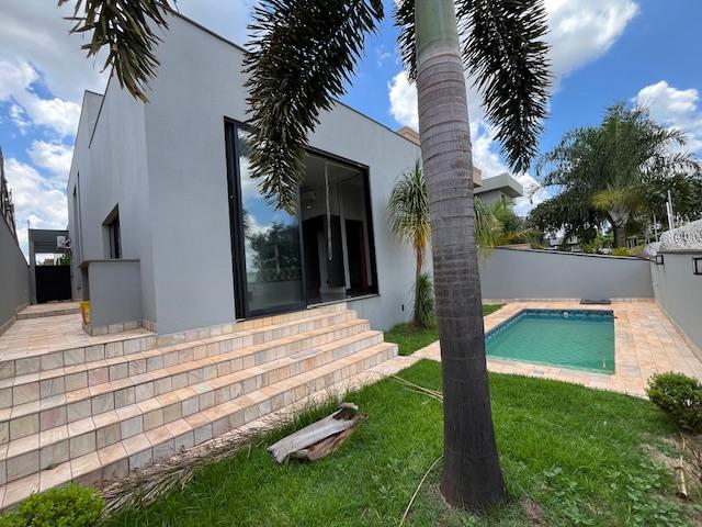 Casa de Condomínio à venda com 4 quartos, 182m² - Foto 1