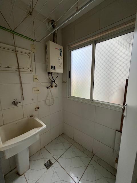 Apartamento à venda com 3 quartos, 78m² - Foto 2