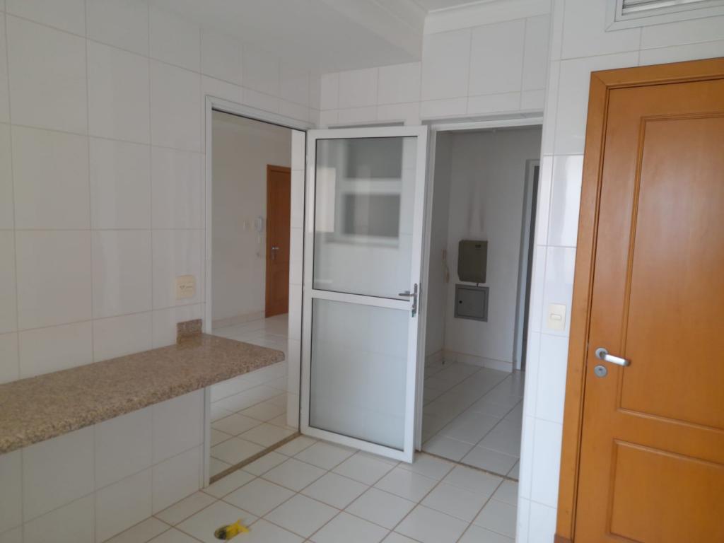 Apartamento à venda com 3 quartos, 217m² - Foto 8