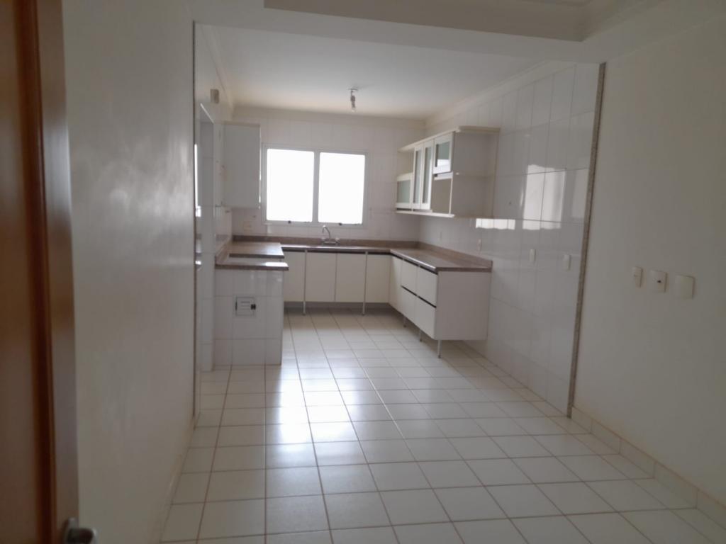 Apartamento à venda com 3 quartos, 217m² - Foto 10