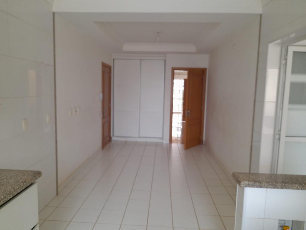 Apartamento à venda com 3 quartos, 217m² - Foto 12