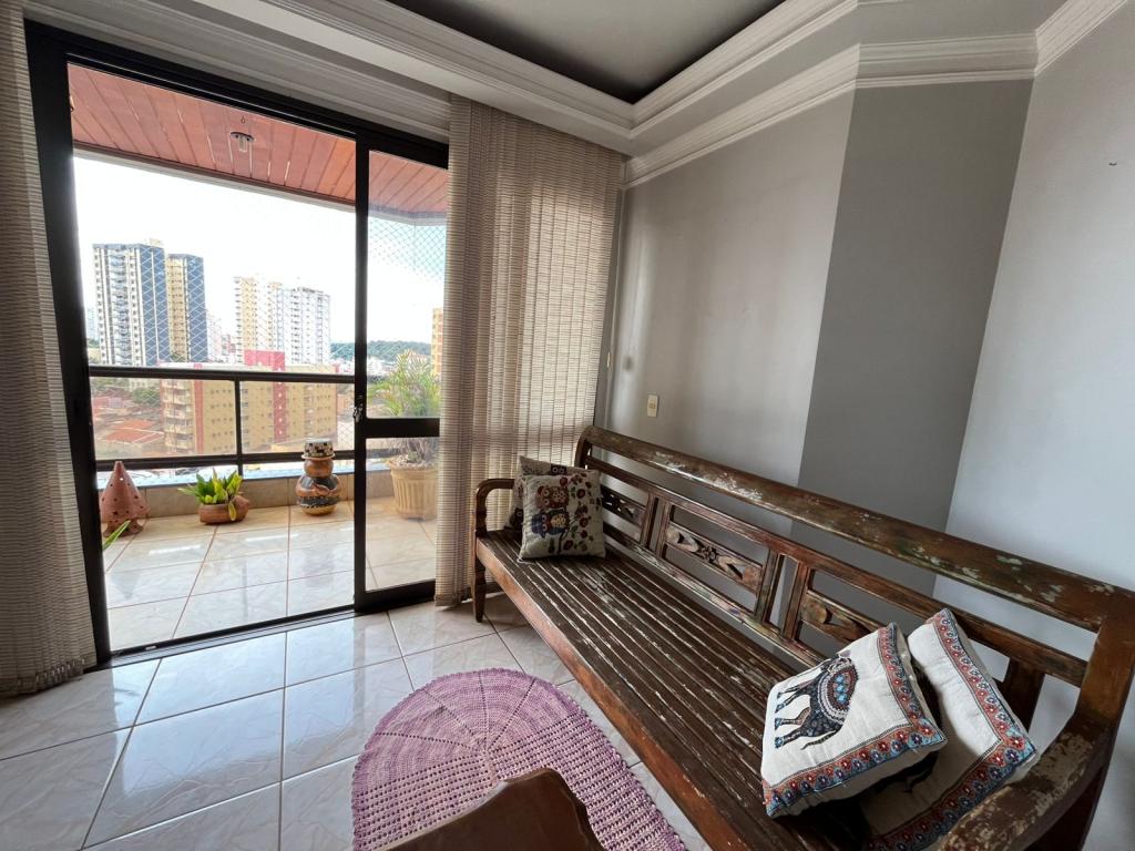 Apartamento à venda com 3 quartos, 133m² - Foto 1