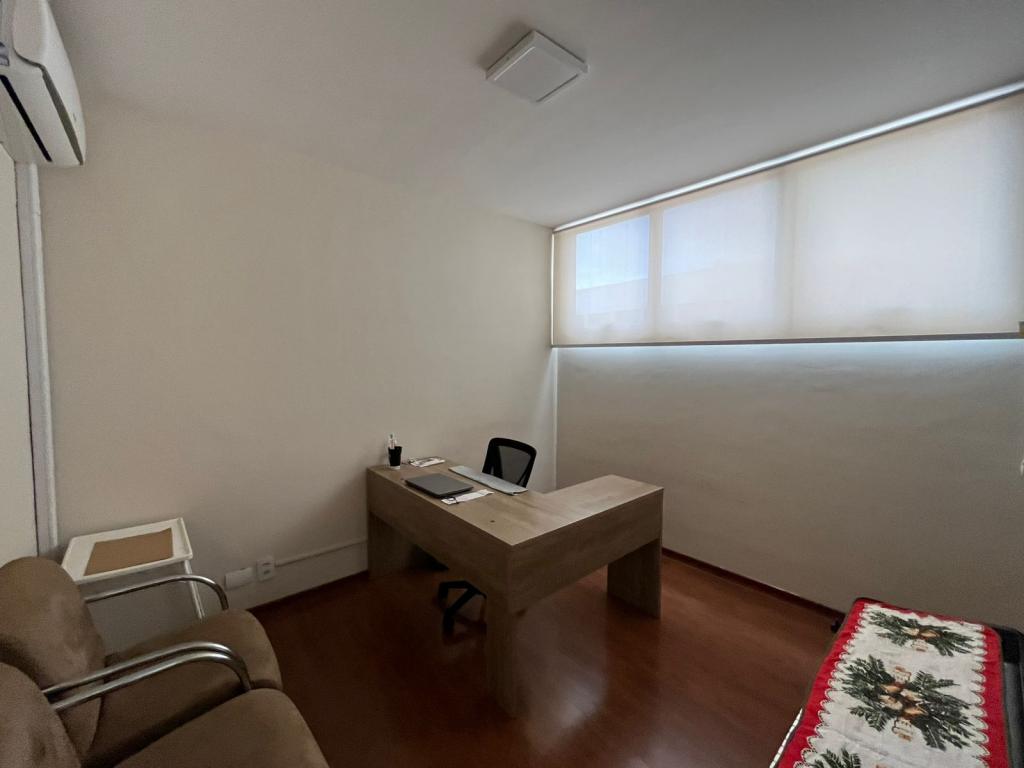 Apartamento à venda com 3 quartos, 216m² - Foto 4