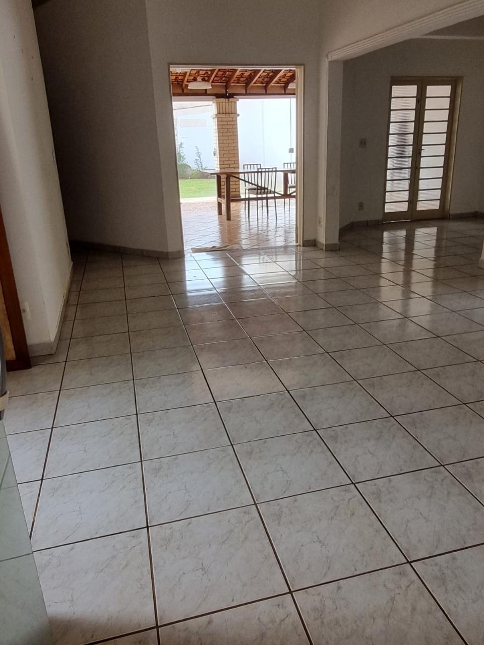 Casa à venda com 3 quartos, 121m² - Foto 1