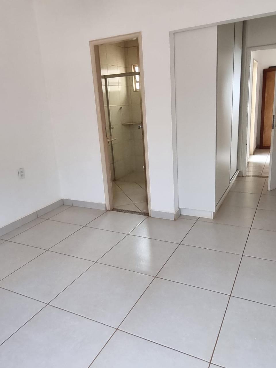 Casa à venda com 3 quartos, 121m² - Foto 2