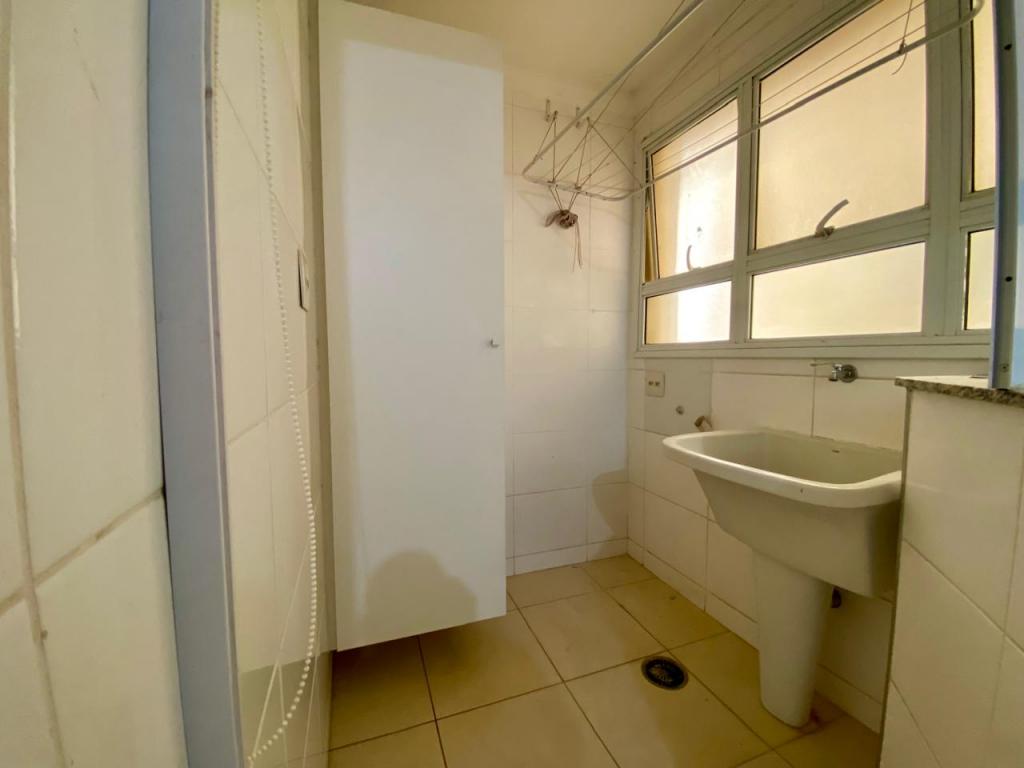 Apartamento à venda com 3 quartos, 107m² - Foto 2