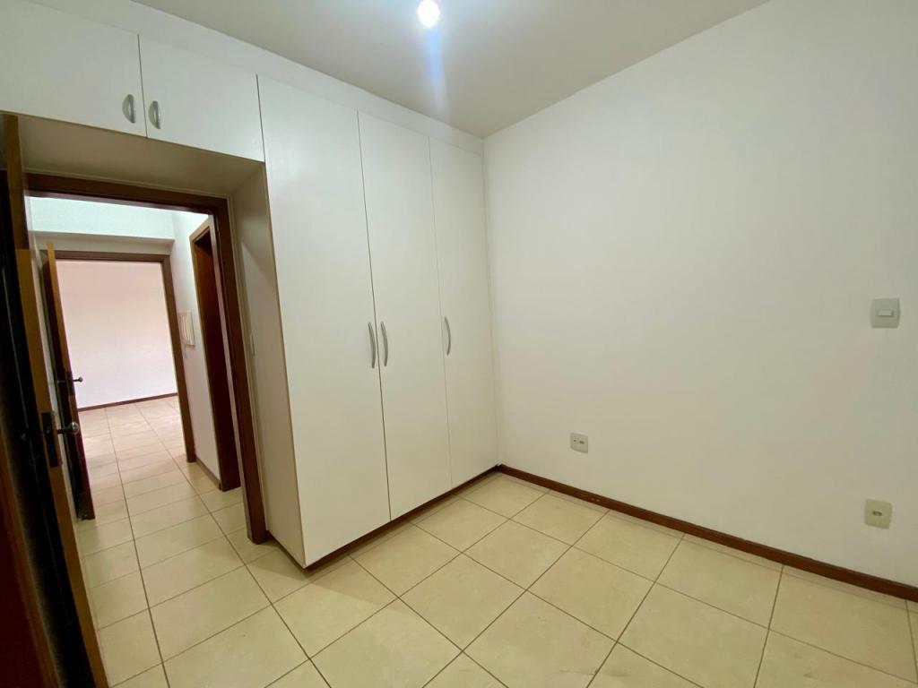 Apartamento à venda com 3 quartos, 107m² - Foto 3