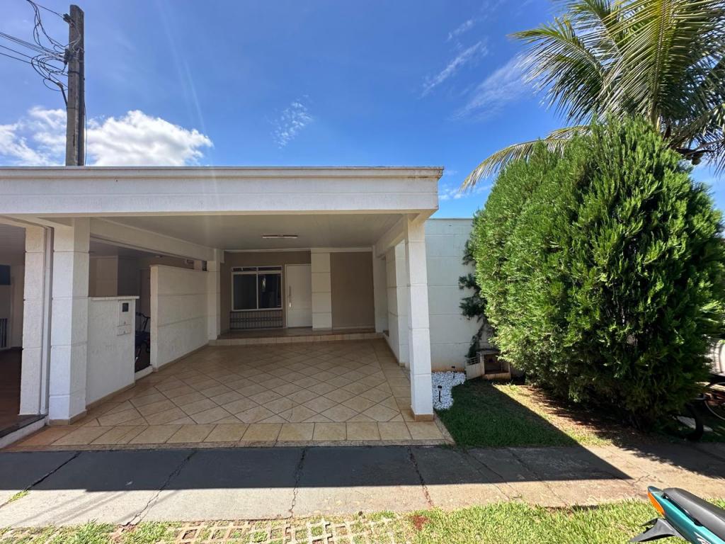 Casa de Condomínio à venda com 4 quartos, 250m² - Foto 1