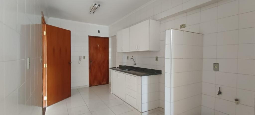 Apartamento à venda com 3 quartos, 106m² - Foto 13