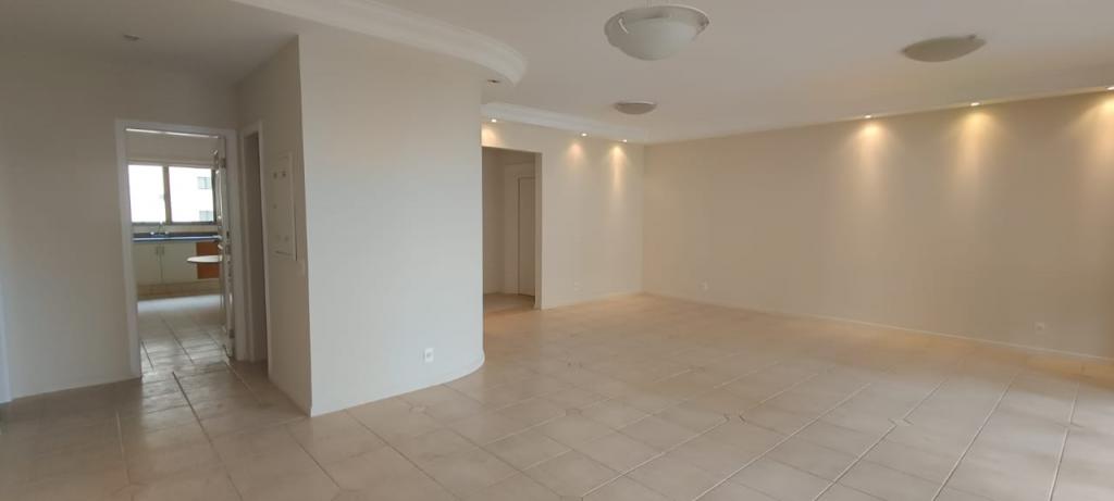 Apartamento à venda com 3 quartos, 202m² - Foto 1