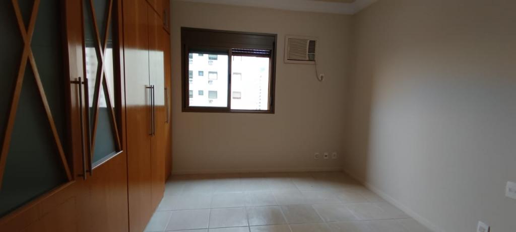 Apartamento à venda com 3 quartos, 202m² - Foto 4